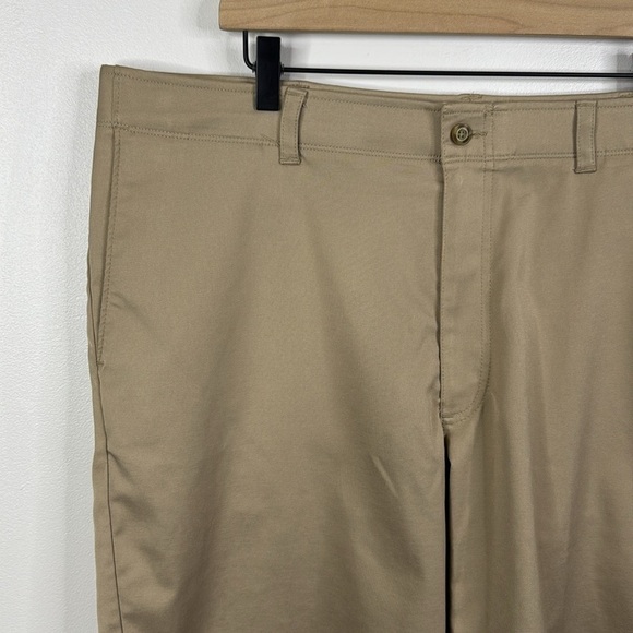 PGA Tour Men's Classic Flat Front Khaki Golf Shorts in Size 40 - Picture 2 of 6